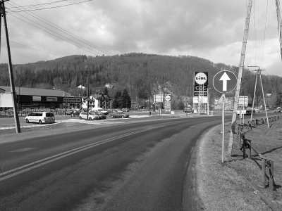 Zdjęcie archiwalne (bez separatora przy skręcie do Metro Parku)
